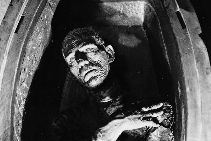 A scene from the 1932 film The Mummy.
