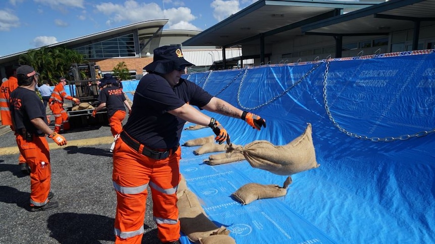SES volunteers lay sandbags at Rockhampton Airport