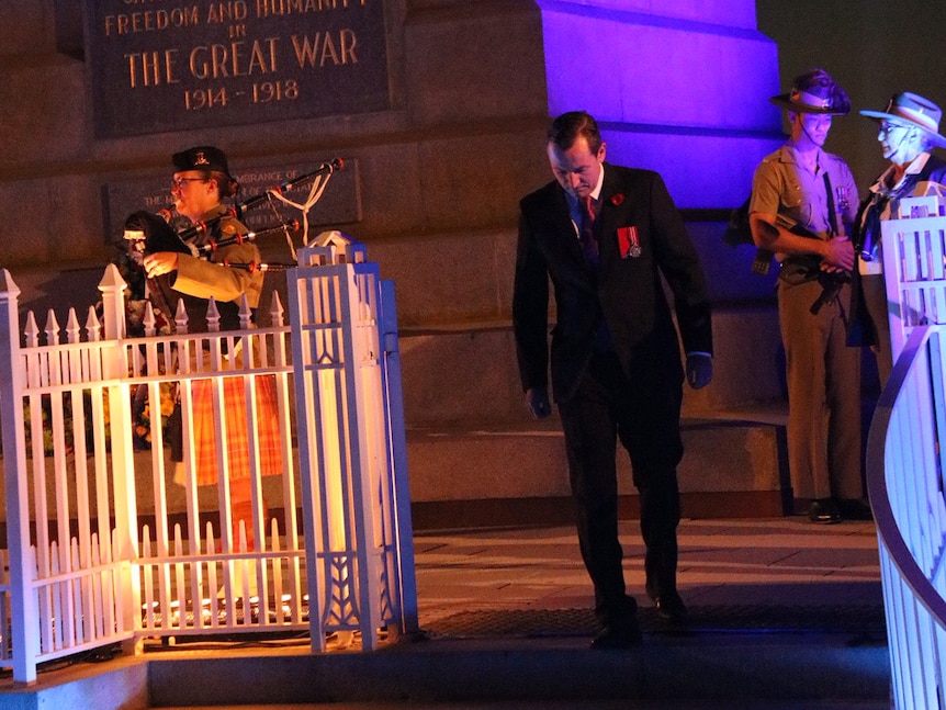 Premier Mark McGowan at the Kings Park war memorial during the Anzac Day dawn service.