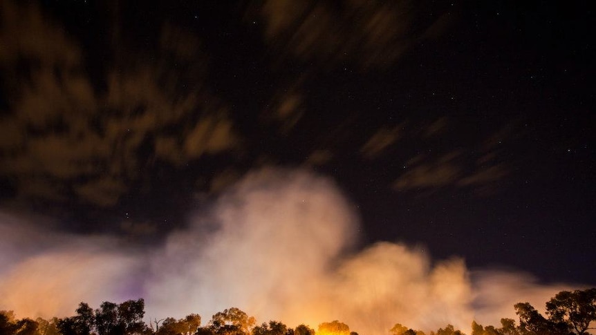 A wildfire started by lightning has moved closer to Alice Springs.
