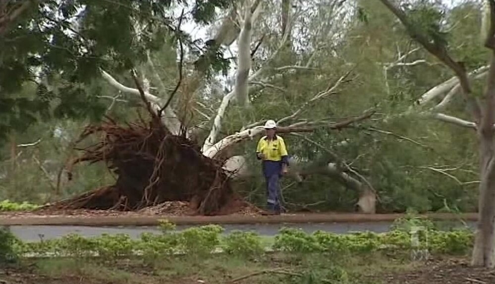 Pilbara residents mop up after Cyclone Heidi - ABC News