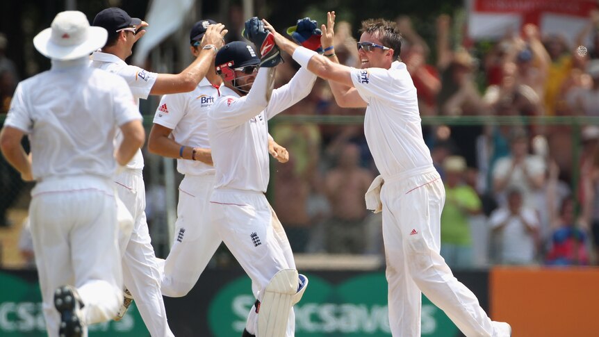 Graeme Swann bowled England to series-levelling victory.