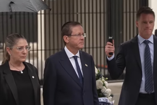 Isaac Herzog lays wreath at Bondi to commemorate victims of antisemitic attack