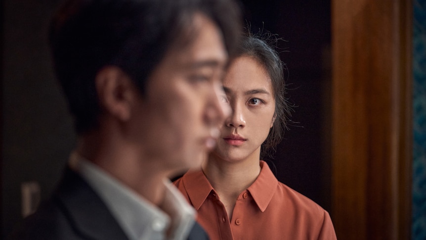 Decision to Leave: South Korean director Park Chan-wook turns in a  desperately romantic detective thriller that breaks the rules - ABC News
