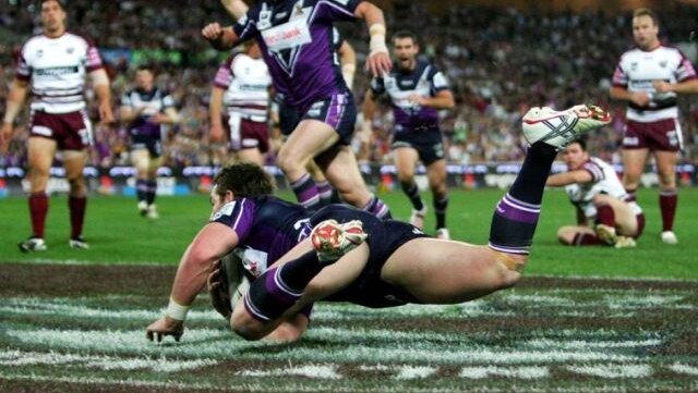 Anthony Quinn scores the first try of the 2007 NRL Grand Final between Melbourne and Manly.