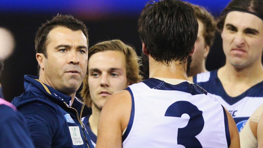 Cats head coach Chris Scott speaks to Jimmy Bartel in the huddle as Geelong plays Western Bulldogs.