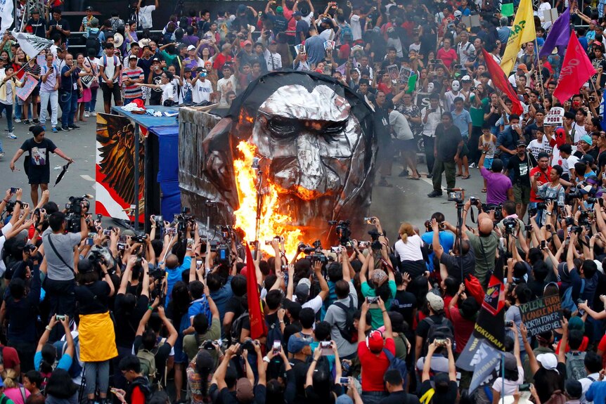 Protestors burn an effigy of Filipino president Rodrigo Duterte outside Congress