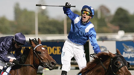 Jockey Dwayne Dunn salutes on Tawqeet after winning the 2006 Caulfield Cup