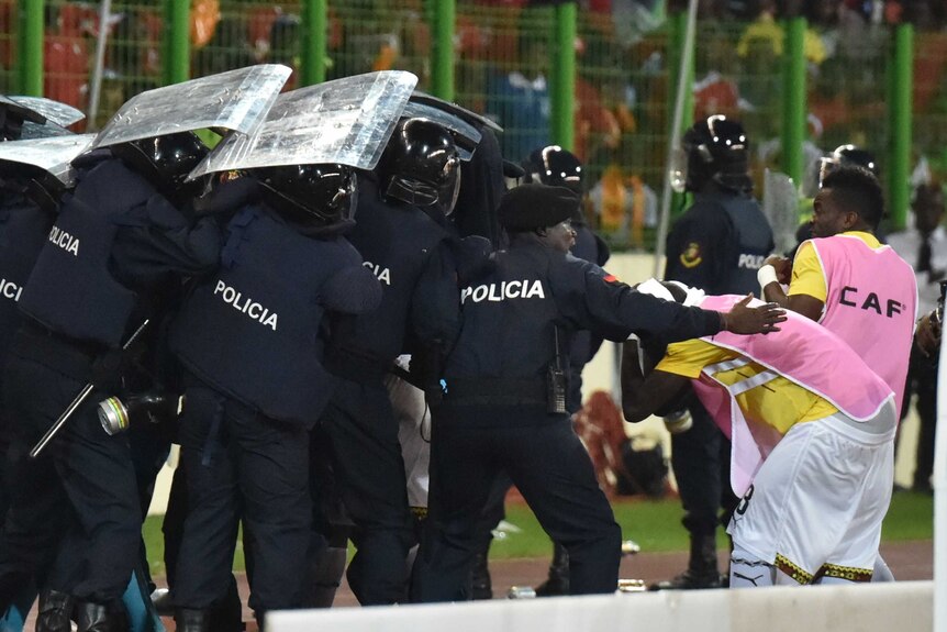 Police look to shield Ghana players amid fan violence