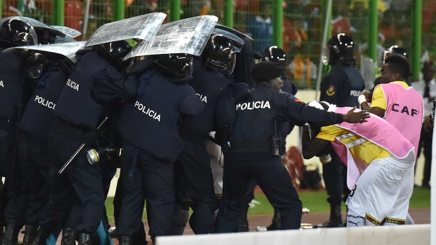 Police look to shield Ghana players amid fan violence