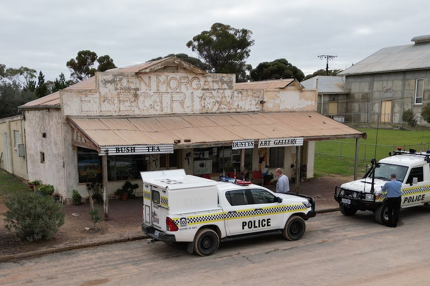 Police vehicles in front of Poochera Art Gallery