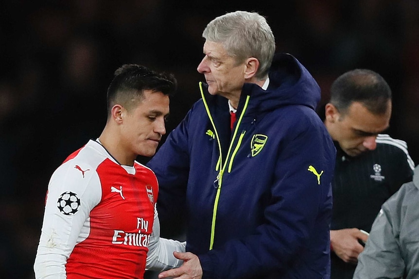 Arsenal manager Arsene Wenger (R) consoles Alexis Sanchez against Bayern Munich.