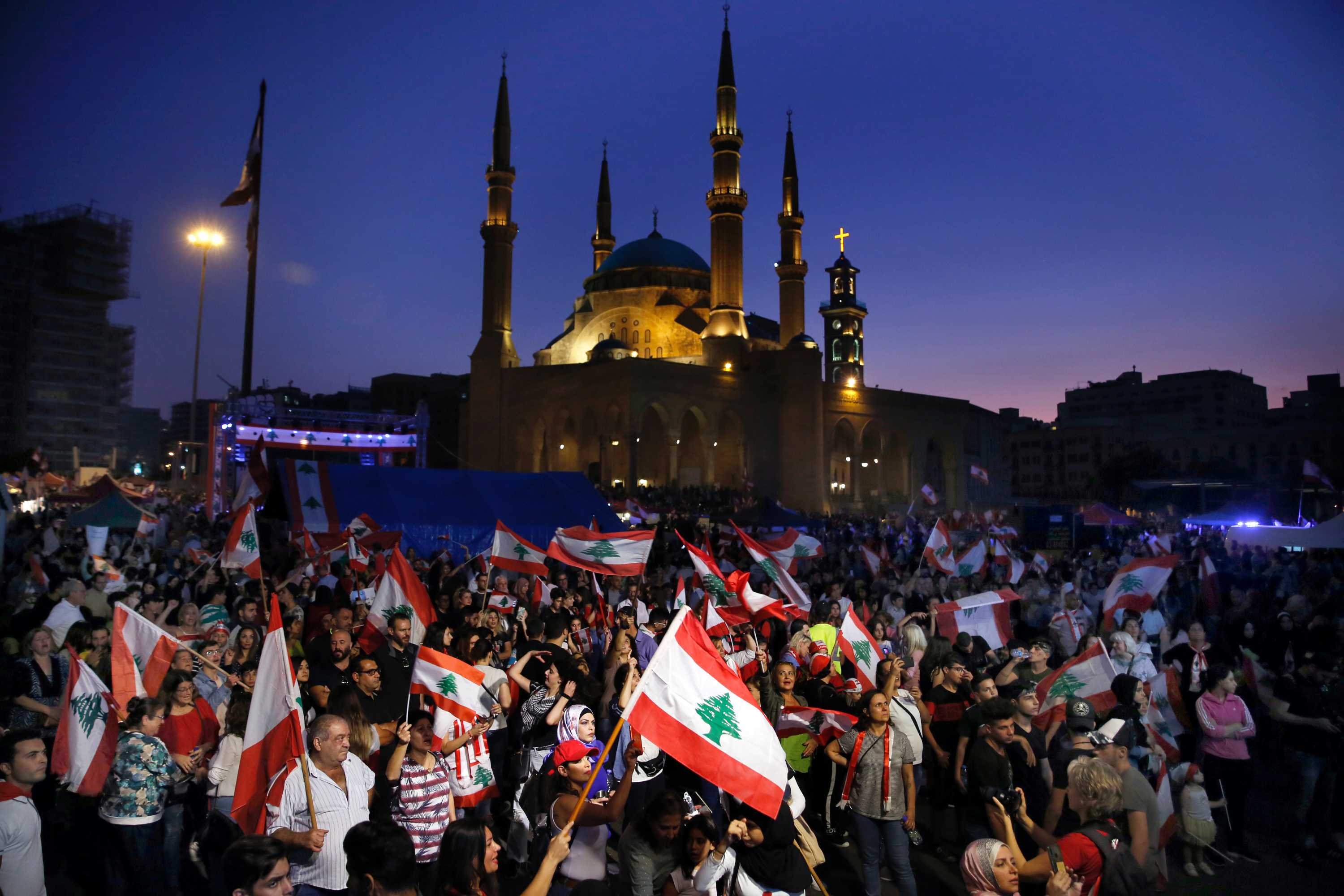 Lebanon Anti-government Protesters Form Human Chain Across The Country ...