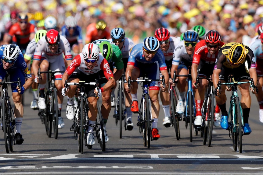 Elia Viviani, Caleb Ewan and Dylan Groenewegen sprint towards the line.