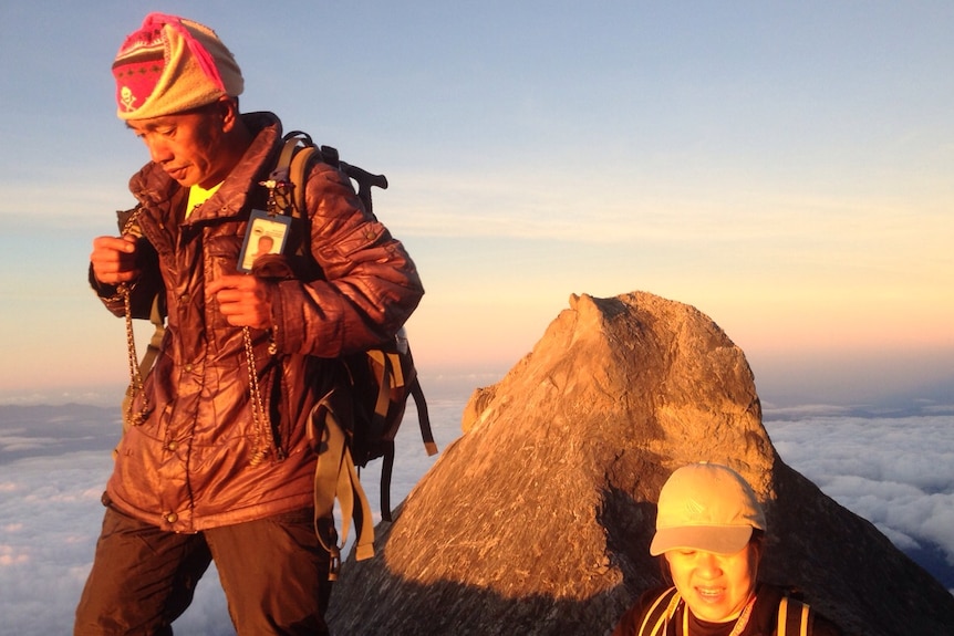 Australian hiker Vee Jin Dumlao stranded after Malaysia quake says her mountain guide Jomius never left her side