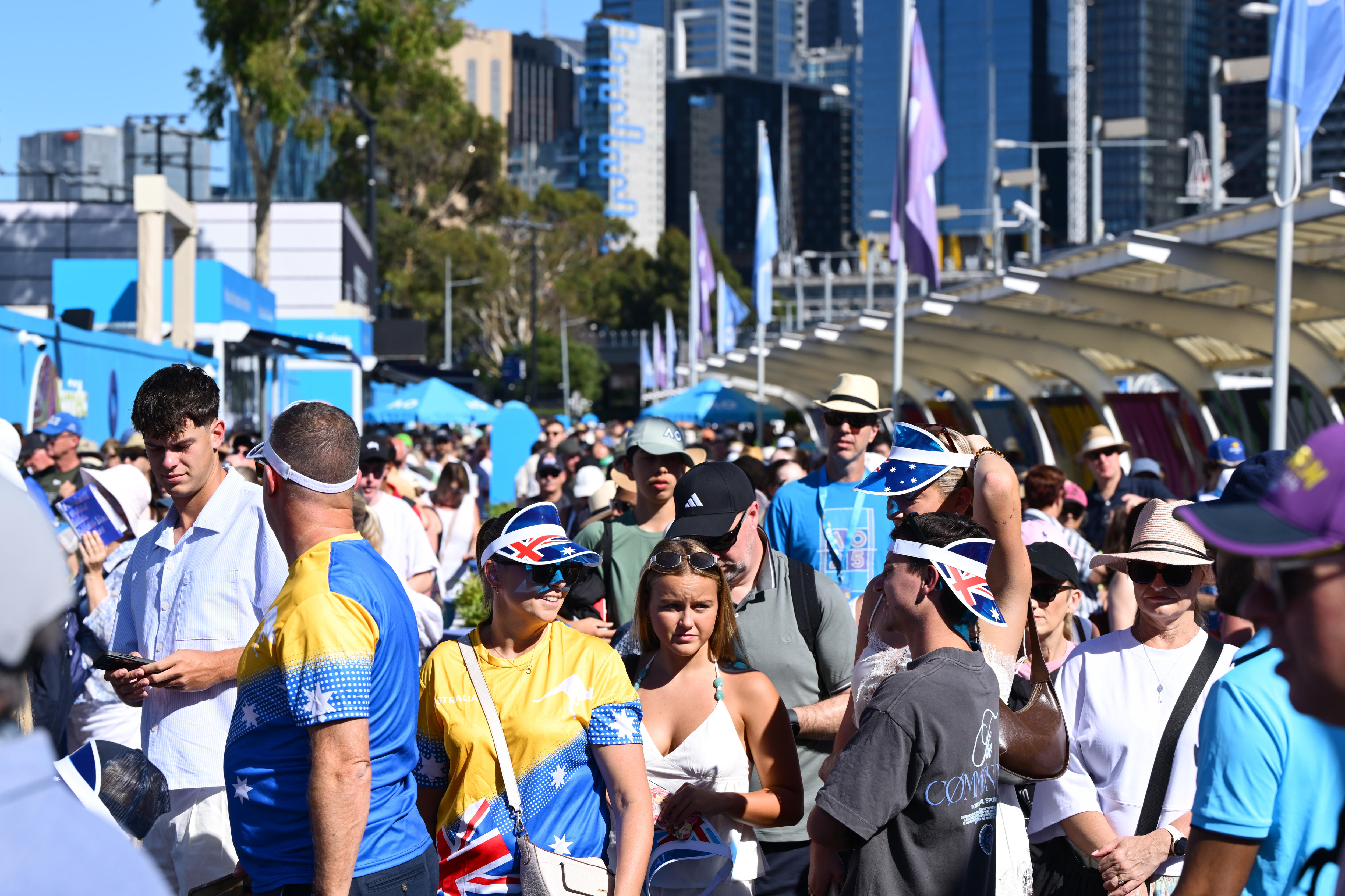 Fans forced to wait hours despite Australian Open's 'extra resources'