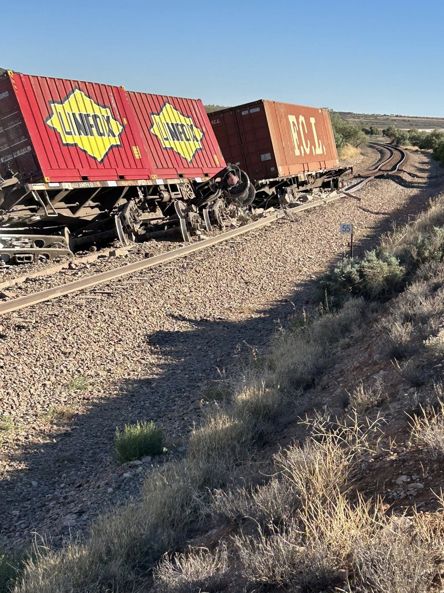 Varios vagones descarrilaron de las vías.