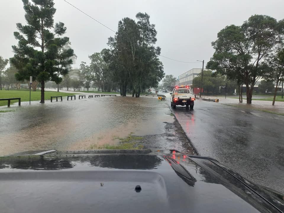 Evacuation warning issued for Lismore amid fears flood levee could overtop