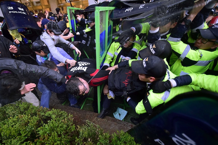 South Korean police clash with protestors over ferry disaster