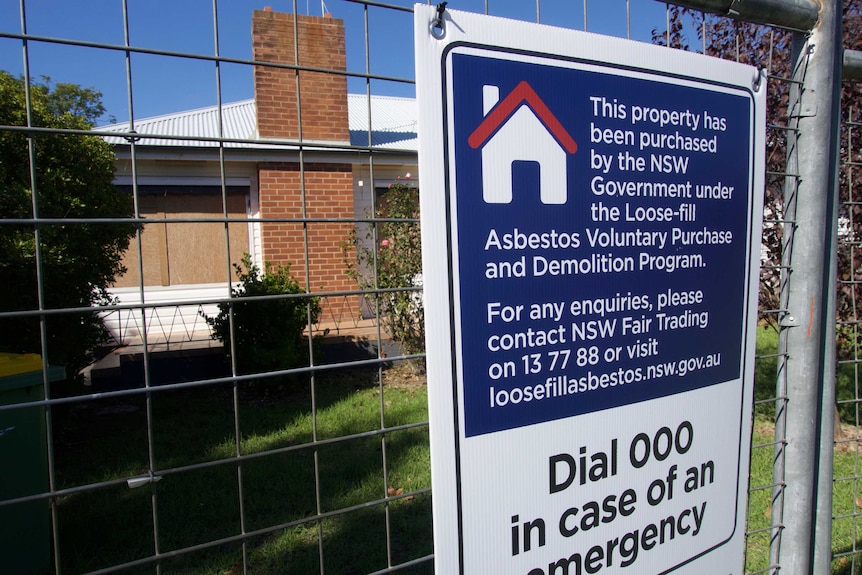 Asbestos warning sign in Holbrook