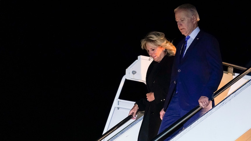Live blog: Joe Biden, Justin Trudeau and Anthony Albanese arrive in England to pay respects to Queen Elizabeth II ahead of funeral