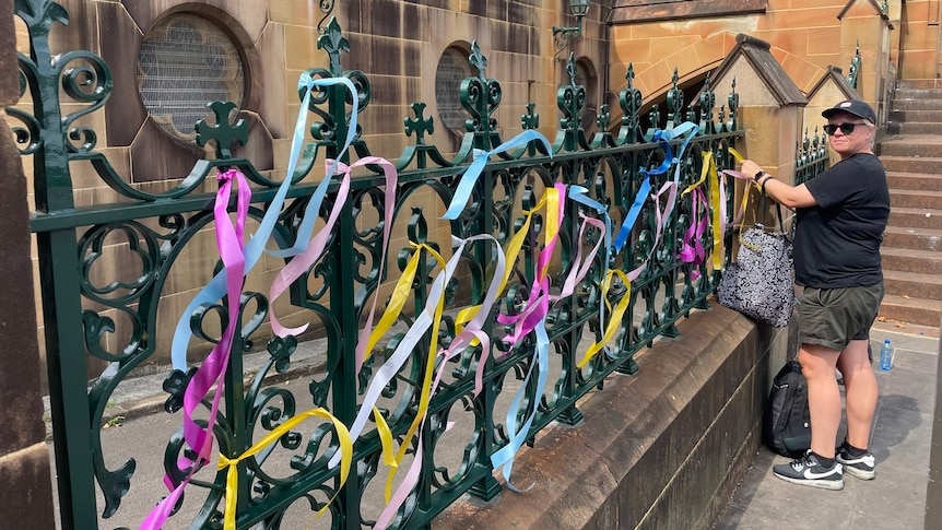 Ribbons tied by abuse survivors removed from Sydney’s St Mary’s Cathedral – ABC News