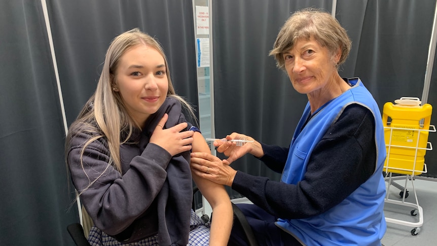 Kaylah Pascoe gets her COVID–19 vaccination