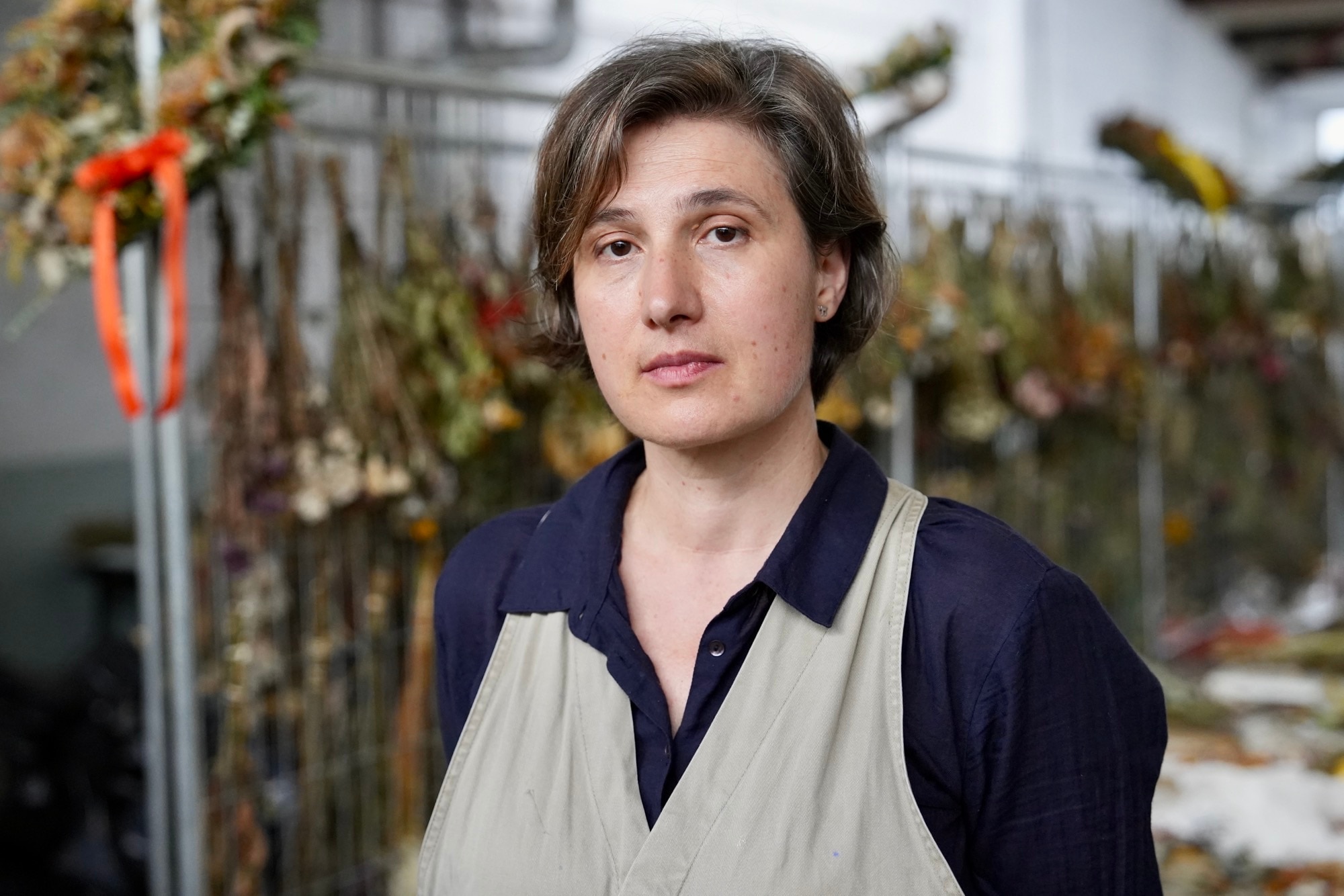 Curadores e voluntários do Museu Judaico de Sydney preservam flores memoriais de Bondi