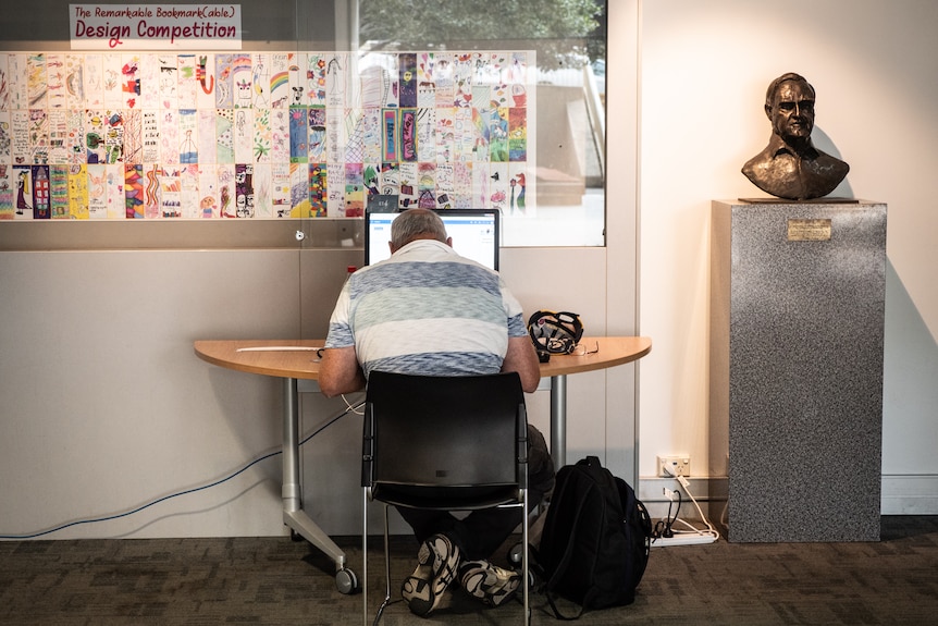 Digital access station in WA state libary