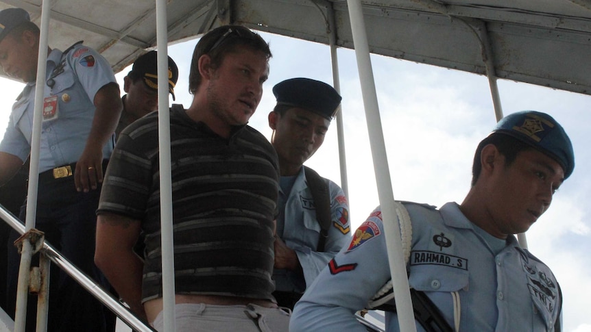 Matt Christopher Lockley escorted from Virgin Australia flight at Bali