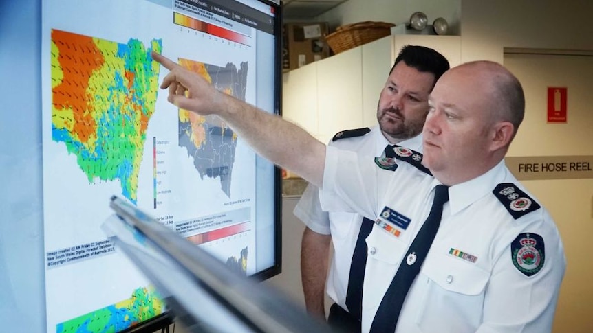 Former NSW RFS commissioner Shane Fitzsimmons pointing at a map.