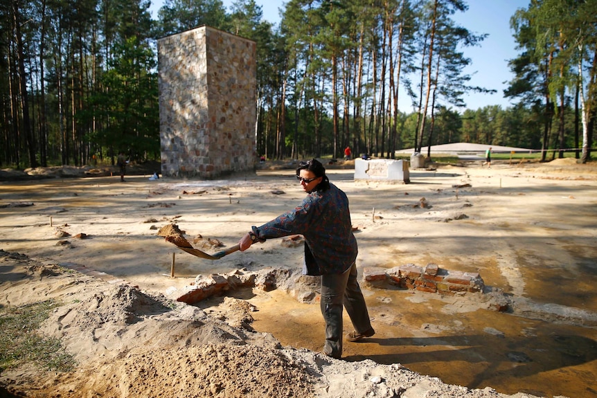 Archaeologist digs at Nazi death camp site