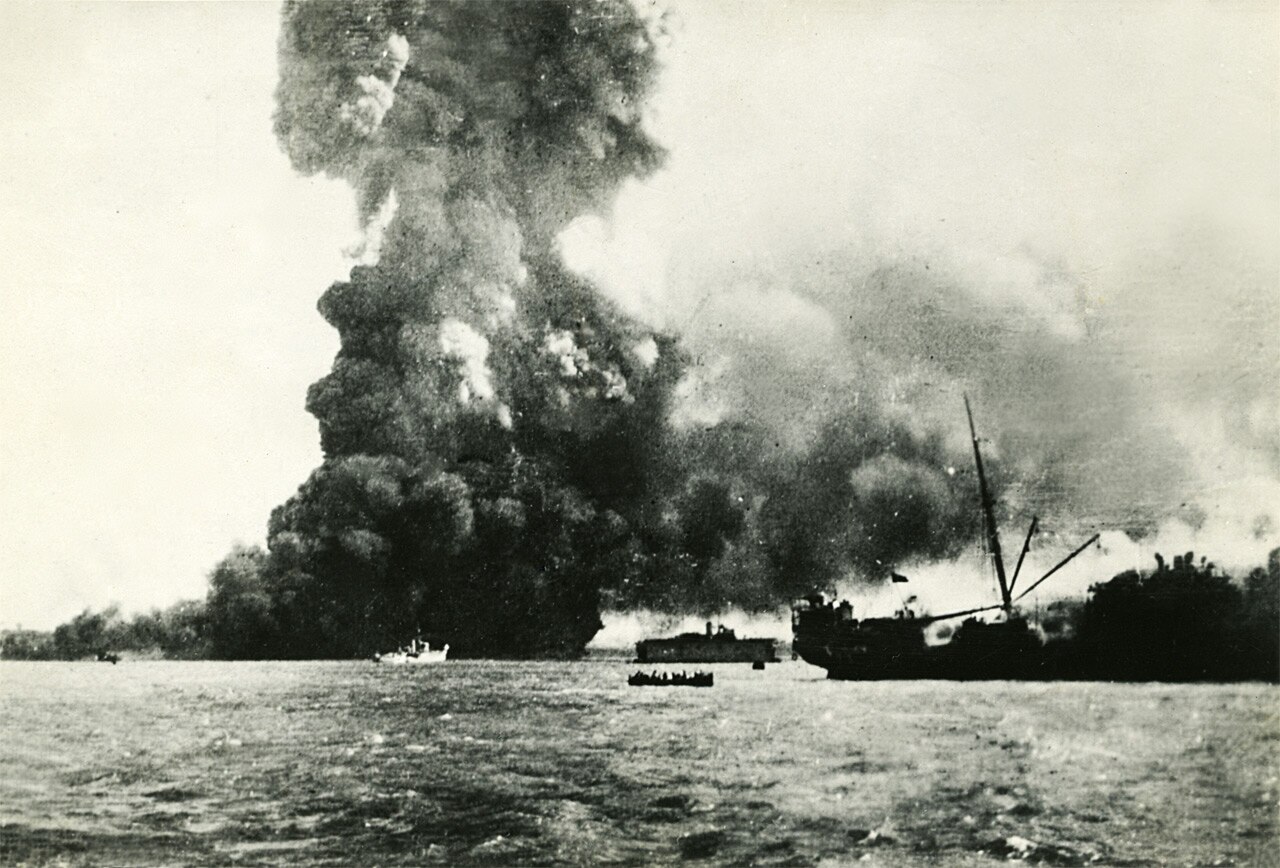 The Neptuna exploding at Darwin wharf on February 19, 1942. (Ref - PH0238/0885)
