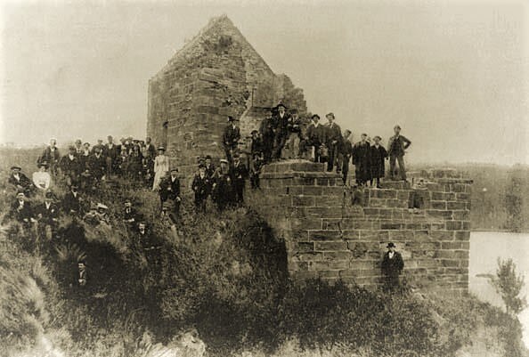 LORD DON ／don Tasmania essay Snowdon: Tasmania Essay Text