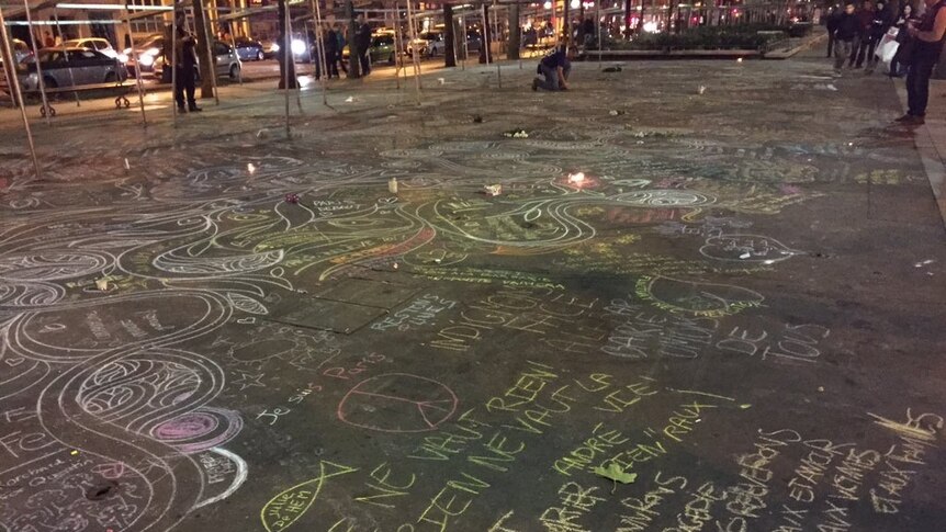 Chalk tributes spring up in Paris