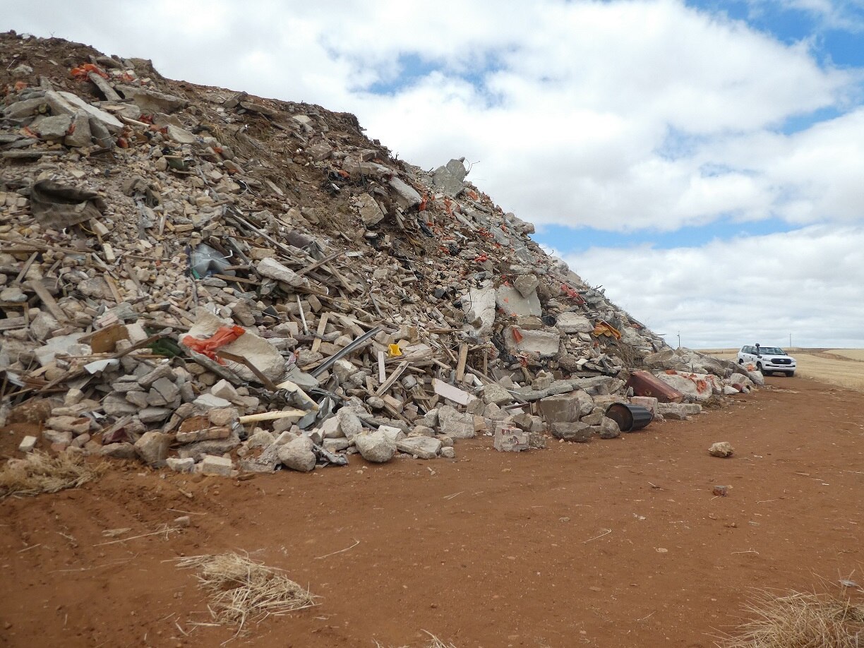 EPA finds giant 'disturbing' illegal waste dump in SA's Murraylands