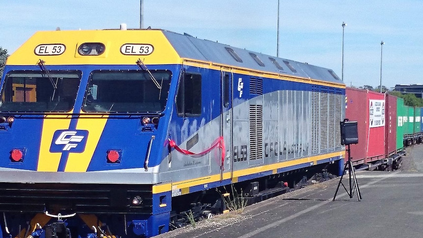 An ESPEE Railway Services train at Kingston on the first day of freight operations from the ACT to Port Botany