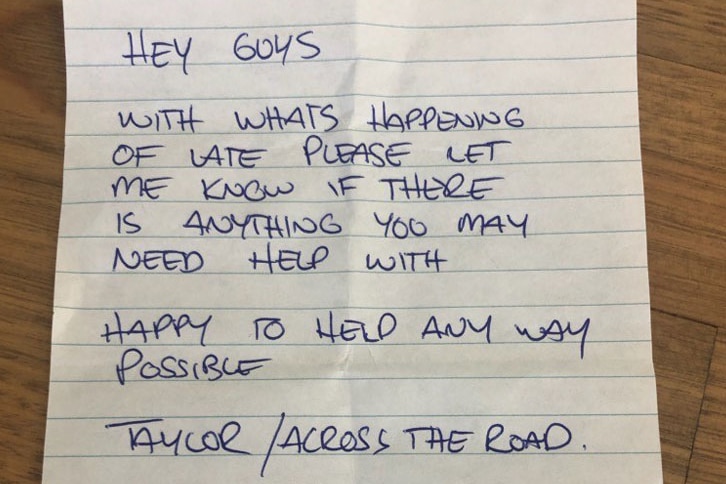 A handwritten note of help left by a neighbour to Gold Coast resident Sue Mantle.