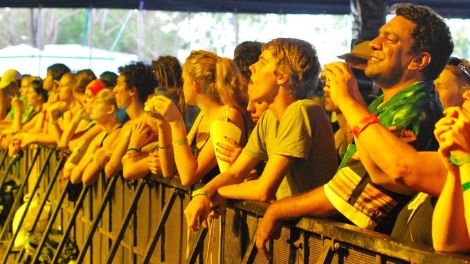 Fans line the stage at The Byron Bay Blues Festival