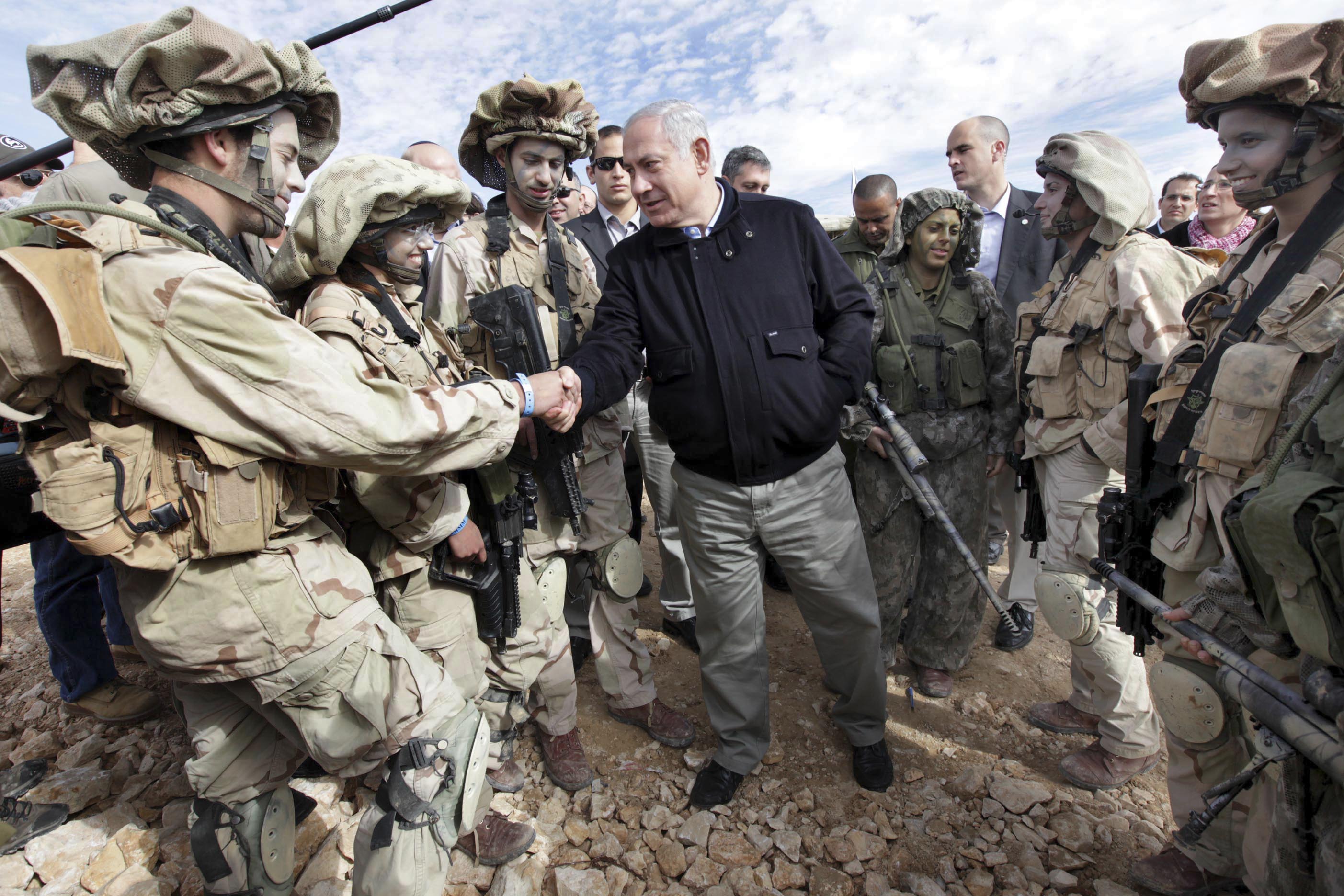 Netanyahu shakes hands with members of the IDF
