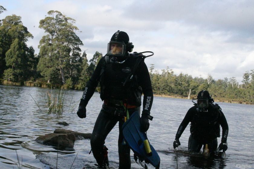 Police divers search Lake Kara
