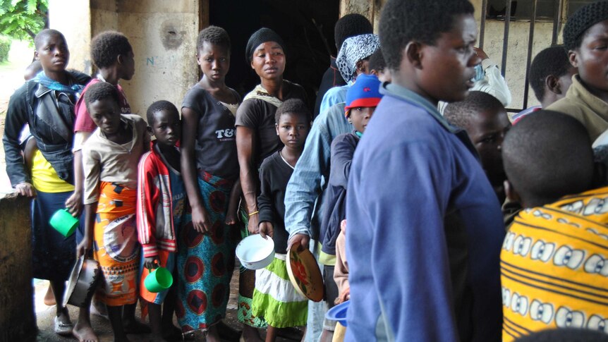 Malawi flood displaced wait in line for food