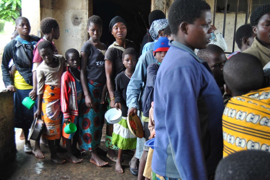 Malawi flood displaced wait in line for food