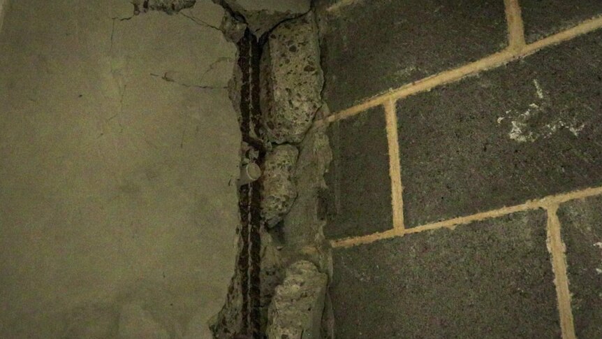 Cracks in wall