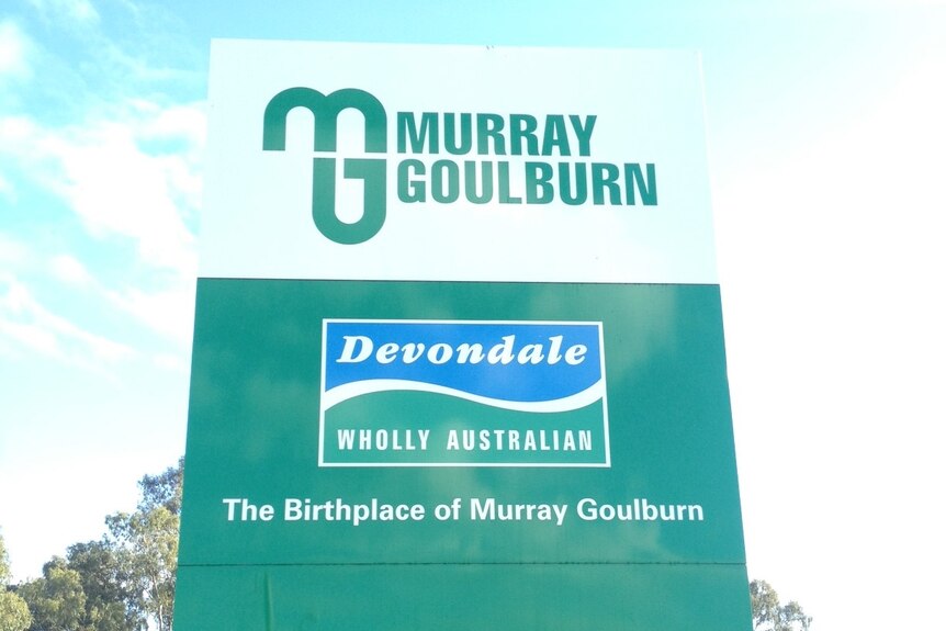 A Murray Goulburn logo sign