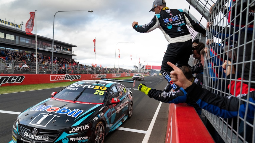 Comment regarder Bathurst 1000 alors que le mauvais temps menace les adieux de Holden’s Mount Panorama