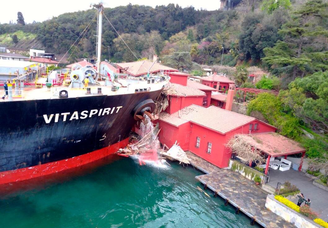 Wild winds in Turkey claim lives, close Bosphorus strait - Türkiye News