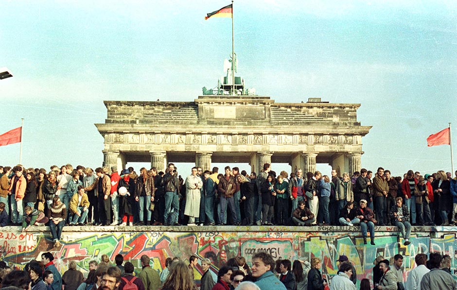 Vigil on the Berlin Wall