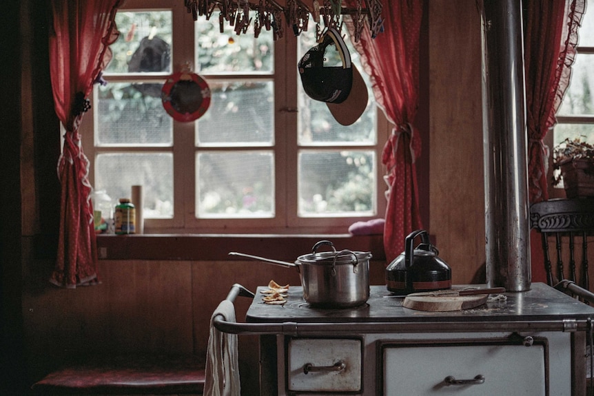 Saucepan sits on the stove with handle pointing outward