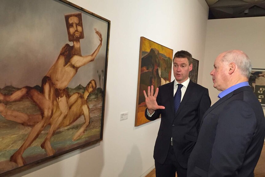 Art dealer Kristian Pithie discussing the significant art donation with NGA director Gerard Vaughan.